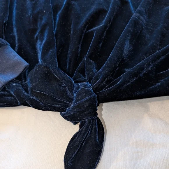 RDI Women's Long Sleeve Velour Tie Front Sweater Navy Size Small - Picture 7 of 9